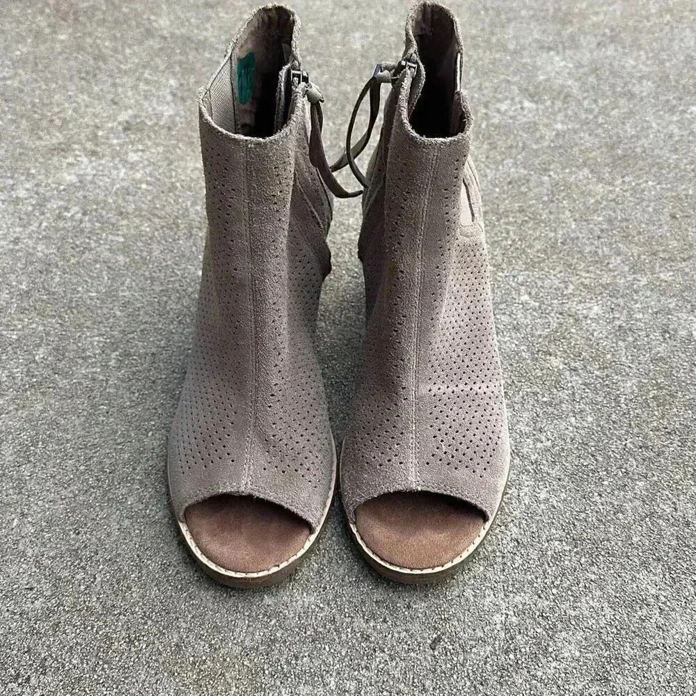 Toms Perforated Suede Booties Women's Size 7.5 - Picture 4 of 11